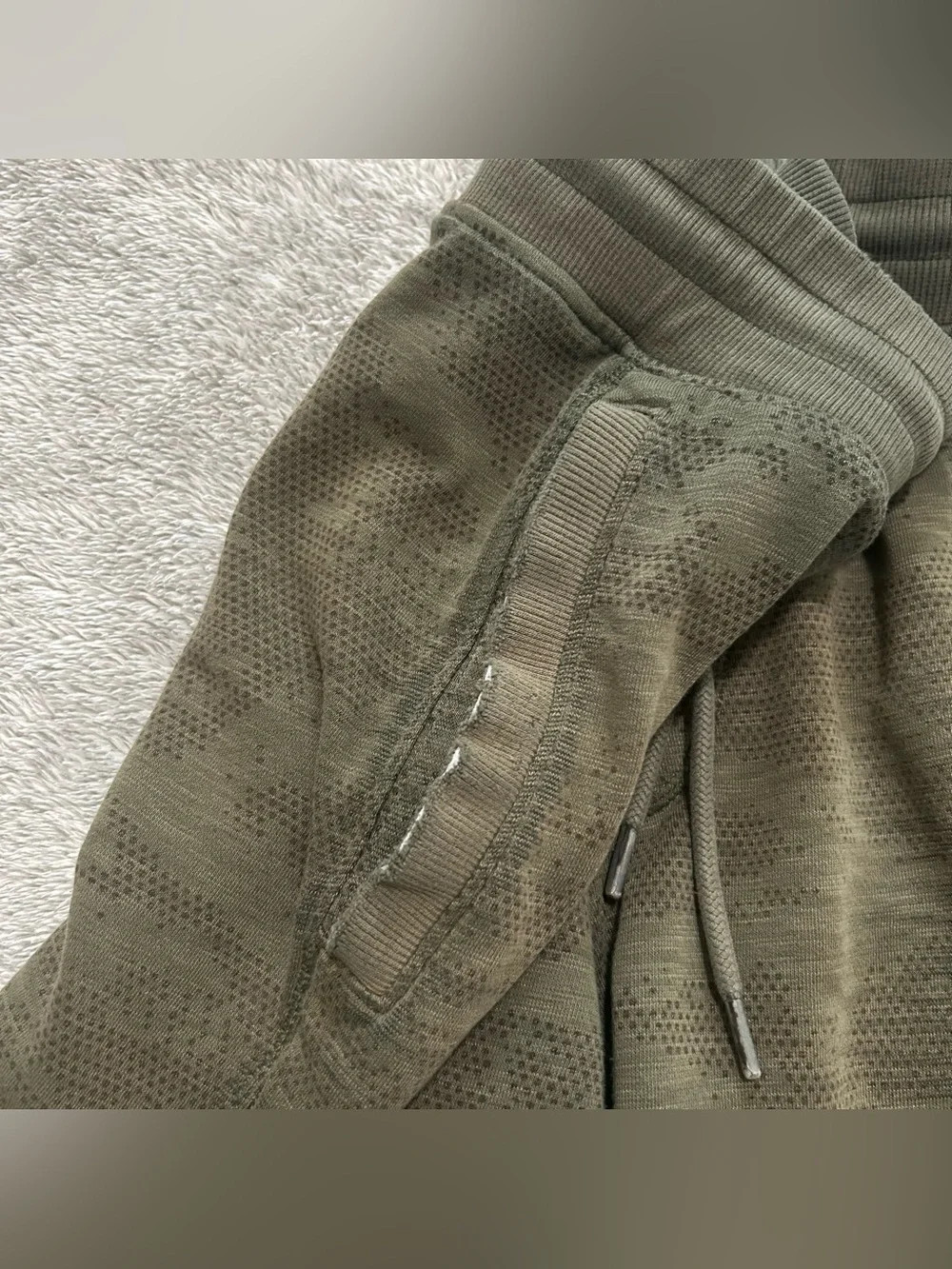 Under Armour Green Camo Athletic Shorts Men’s Small